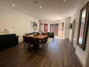 Star London Finchley Road 3-Bed Escape with Garden